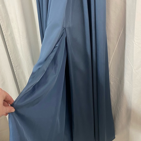 Vera Wang White V-Neck Steel Blue Halter Gown with Sash Size 0 - Picture 13 of 13